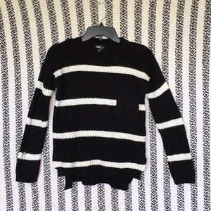 •Knitted long sleeve•